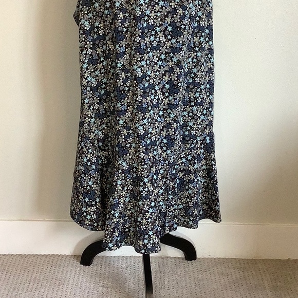 Max Studio wrap dress floral print blue and white size  M - Picture 5 of 9